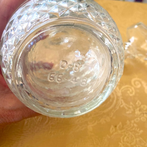 Vintage Decanter - Picture 2 of 4